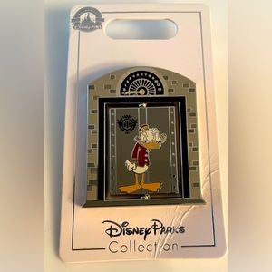 Disney Donald & Goofy Bellhop Spinner Pin - NEW - Tower of Terror Pin